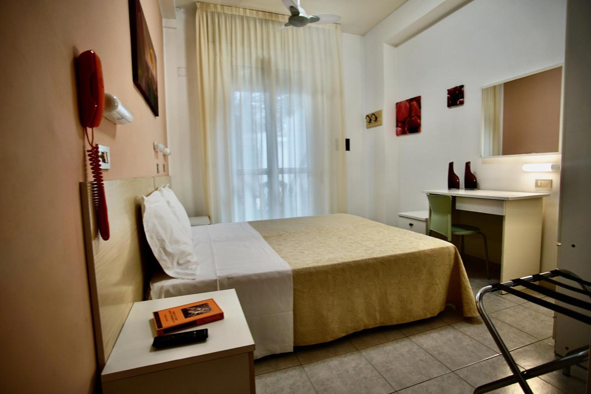 רימיני Hotel Dell'Angelo מראה חיצוני תמונה